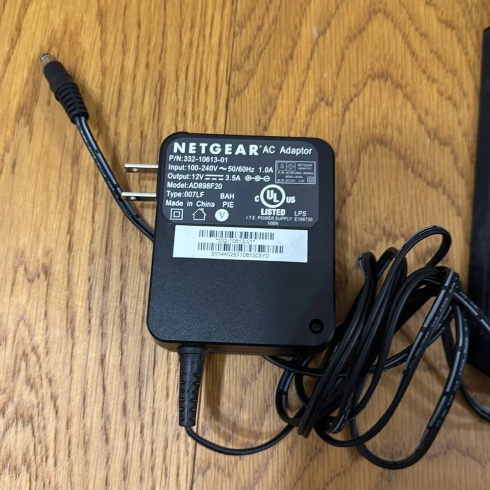 NETGEAR Nighthawk AC1900 Smart WiFi Router, Model R7000 - Picture 3 of 8